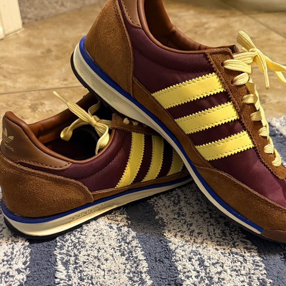 Adidas Mens Retro Runner in Burgundy and Yellow